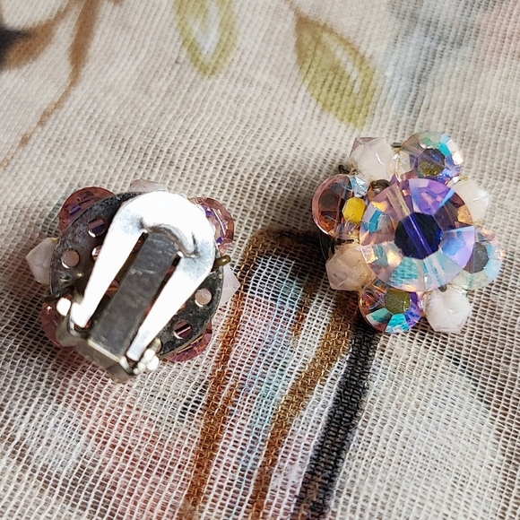 Pink Aurora Borealis Crystal Vintage Petite Clip Silver Tone Earrings - Picture 2 of 9